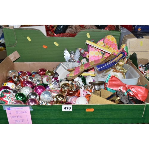 470 - FIVE BOXES OF VINTAGE AND MODERN CHRISTMAS BAUBLES AND DECORATIONS, to include a boxed Wyevale 1.8m ... 