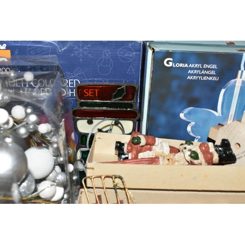 470 - FIVE BOXES OF VINTAGE AND MODERN CHRISTMAS BAUBLES AND DECORATIONS, to include a boxed Wyevale 1.8m ... 