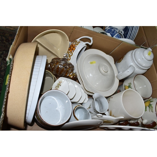 536 - FIVE BOXES AND LOOSE CERAMICS AND GLASSWARE, including assorted kitchen crockery, Willow pattern mea... 