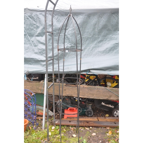 1005 - A MODERN METAL ARCHED GARDEN ARBOUR, worth 110cm x depth 40cm x height 228cm, along with an metal ob... 