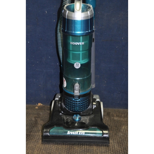 1068 - A HOOVER BREEZE EVO UPRIGHT VACUUM CLEANER (PAT pass and working)