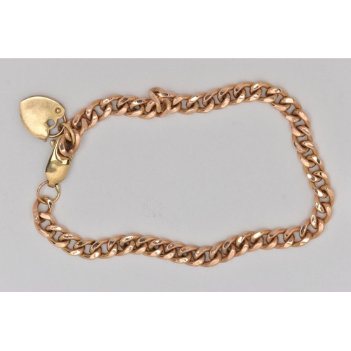 17 - A 9CT GOLD CHAIN BRACELET, the curb link bracelet with spring release clasp, suspending a heart padl... 