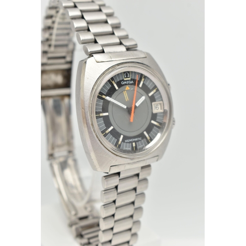 3 - AN OMEGA SEAMASTER MEMOMATIC STAINLESS STEEL WRISTWATCH, with automatic movement, circular grey and ... 