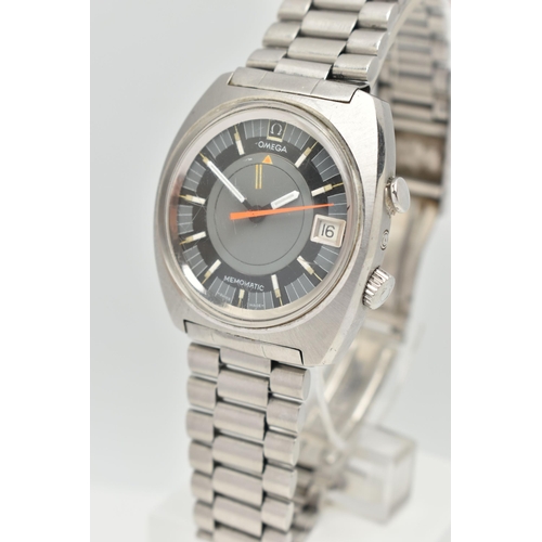 3 - AN OMEGA SEAMASTER MEMOMATIC STAINLESS STEEL WRISTWATCH, with automatic movement, circular grey and ... 