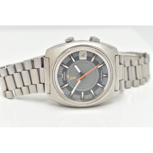 3 - AN OMEGA SEAMASTER MEMOMATIC STAINLESS STEEL WRISTWATCH, with automatic movement, circular grey and ... 