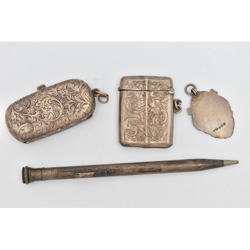 113 - A SMALL ASSORTMENT OF SILVER ITEMS, to include a silver sovereign case, hallmarked 'Aaron Lufkin Den... 