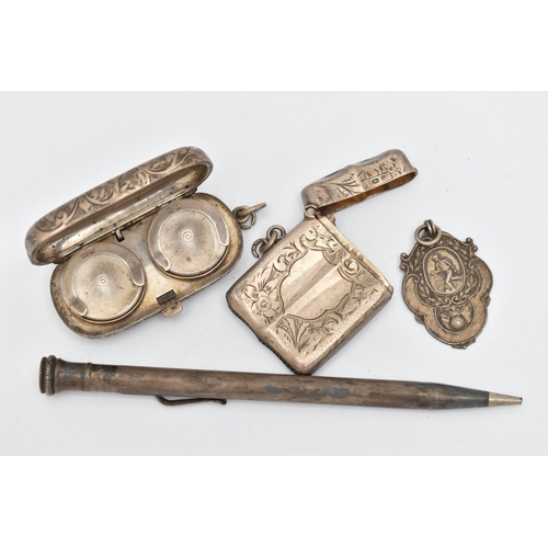 113 - A SMALL ASSORTMENT OF SILVER ITEMS, to include a silver sovereign case, hallmarked 'Aaron Lufkin Den... 