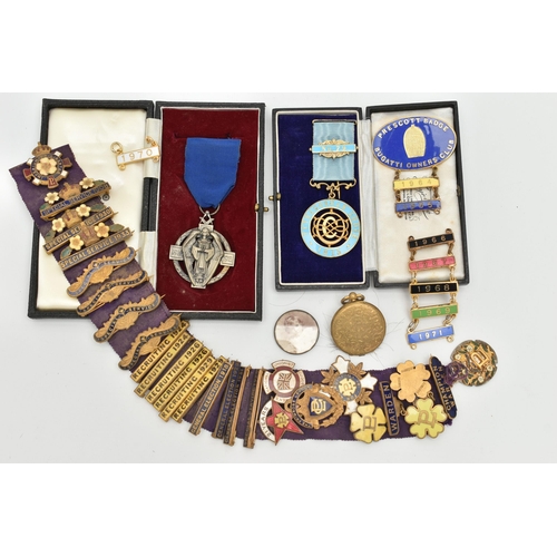 134 - MASONIC MEDALS AND OTHER ITEMS, to include a boxed silver 1914-1918 Masonic medal, engraved to the r... 