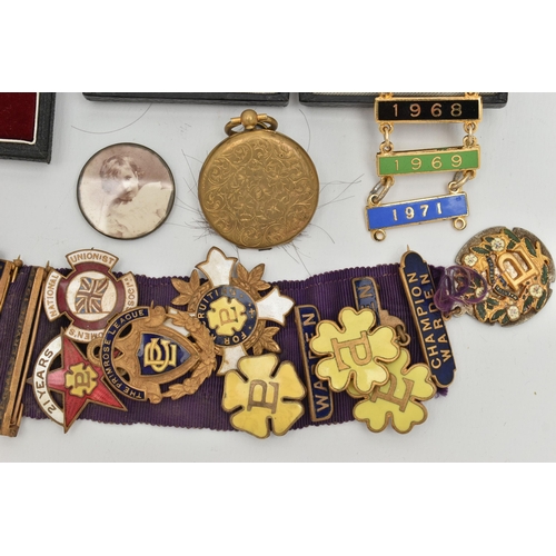 134 - MASONIC MEDALS AND OTHER ITEMS, to include a boxed silver 1914-1918 Masonic medal, engraved to the r... 