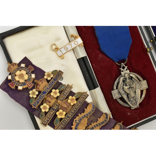 134 - MASONIC MEDALS AND OTHER ITEMS, to include a boxed silver 1914-1918 Masonic medal, engraved to the r... 