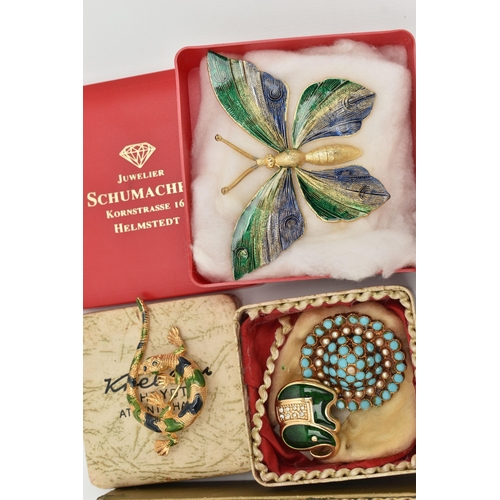 139 - A SELECTION OF COSTUME JEWELLERY, to include an enamel butterfly brooch, an enamel money clip depict... 