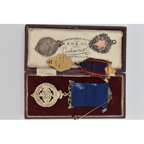 92 - ASSORTED MEDALS, to include a boxed enamel 'Justice Truth Philanthropy' Sir Dan Jones LGE. 3045, fit... 