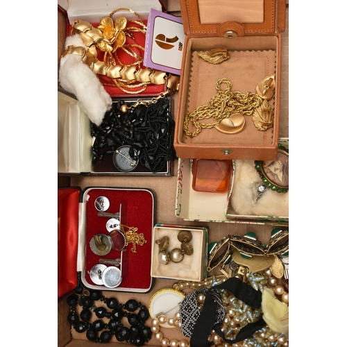 147 - A BOX OF ASSORTED ITEMS, to include a boxed 1/5 12ct rolled gold Paker fountain pen, a red jewellery... 