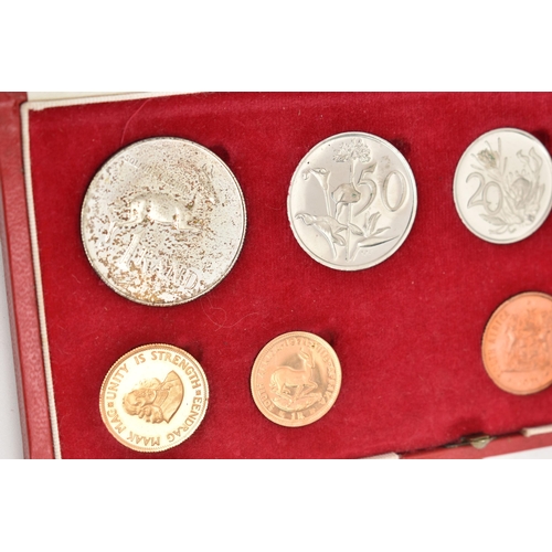 158 - A 1971 SOUTH AFRICA MINT YEAR SET, TO INCLUDE GOLD ONE AND TWO RAND AND SILVER ONE RAND, 10 coins to... 