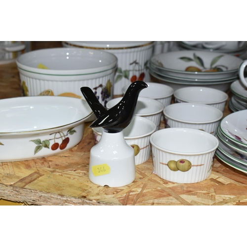 346 - A GROUP OF ROYAL WORCESTER 'EVESHAM VALE' PATTERN TABLEWARE, comprising three dinner plates, five si... 