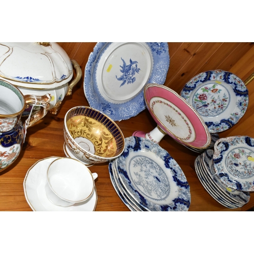 368 - A COLLECTION OF 18TH AND 19TH CENTURY PORCELAIN AND CERAMICS, comprising a c1835 Mason's ironstone j... 