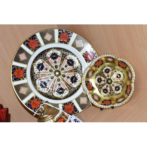 403 - THREE PIECES OF ROYAL CROWN DERBY IMARI 1128 WARES, comprising a flower shaped Solid Gold Band trink... 