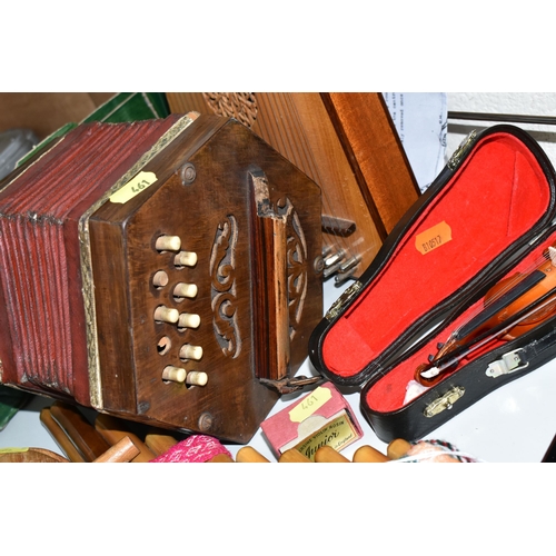 461 - A GROUP OF MUSICAL INSTRUMENTS, comprising an 'Aiden Edwards' Celtic Psaltery harp and bow, paper ma... 