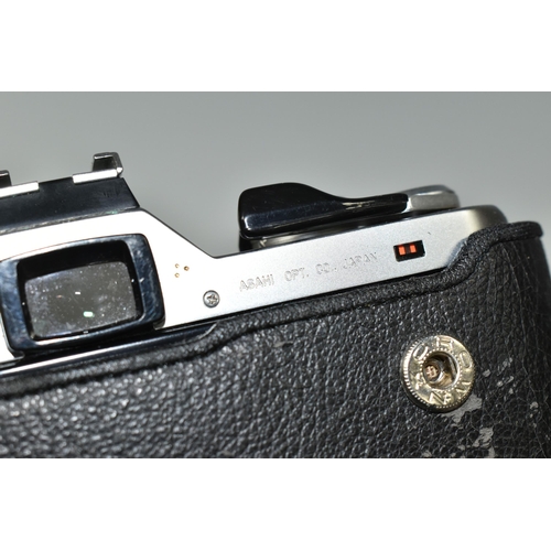 498 - A PENTAX ME 35MM CAMERA, fitted with a Pentax f2.8 40mm lens, cased (1) (Condition Report: generally... 