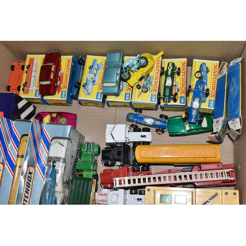 502 - A QUANTITY OF BOXED AND UNBOXED MATCHBOX 1-75 SERIES DIECAST VEHICLES, boxed items to include Ford Z... 