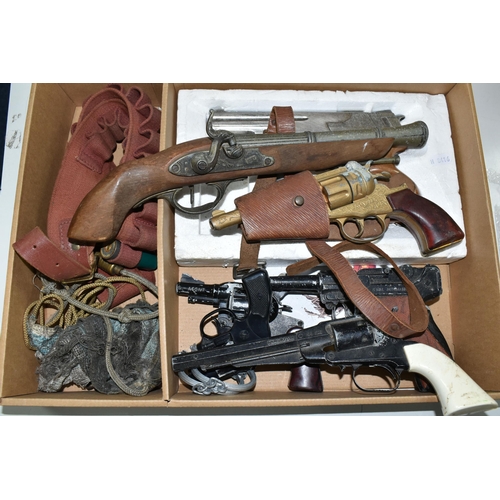 559 - A QUANTITY OF ASSORTED TOY AND CAP GUNS, Coibel Magnum, Lone Star Luger, Edison Cobra S, Crescent S-... 