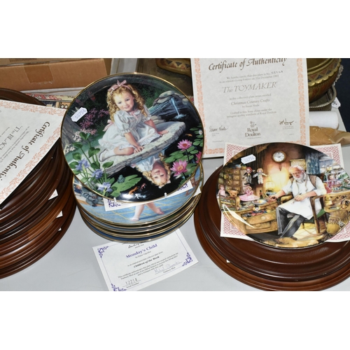 561 - A GROUP OF COLLECTORS PLATES, METAL WARE, PICTURES AND SUNDRY ITEMS, to include nineteen collectors ... 