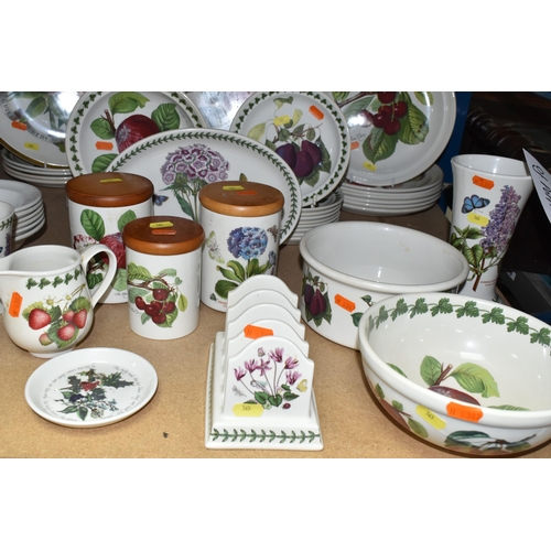 565 - PORTMEIRION 'POMONA' AND 'HOLLY AND THE IVY' PATTERN DINNER WARES ETC, to include seven dinner plate... 