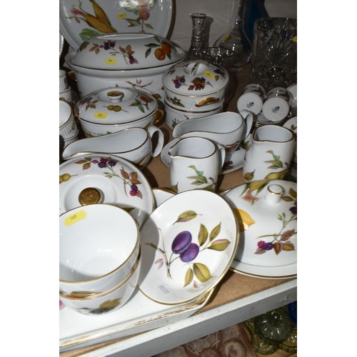 569 - ROYAL WORCESTER 'EVESHAM', WILD HARVEST' AND 'ARDEN' DINNER WARES ETC, to include thirteen Arden cof... 