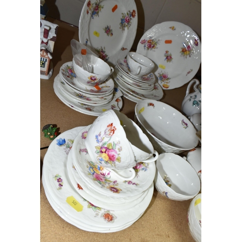 572 - TEA WARES AND TILES, comprising SPODE 'DARLINGTON' PATTERN TEA WARE, Y6569 comprising one tea plate,... 