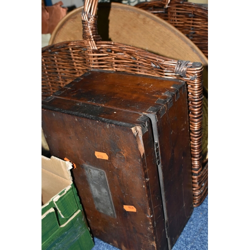 583 - A BOX AND LOOSE SEWING MACHINE, KNITTING ITEMS, BASKETS AND TREEN, to include a cased Singer sewing ... 