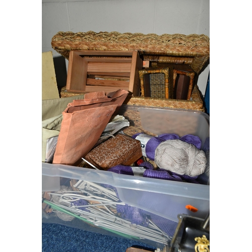 583 - A BOX AND LOOSE SEWING MACHINE, KNITTING ITEMS, BASKETS AND TREEN, to include a cased Singer sewing ... 