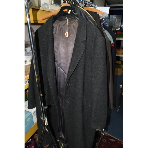 597 - A GROUP OF GENTLEMEN'S CLOTHING AND ACCESSORIES, to include a university graduate gown navy blue bla... 