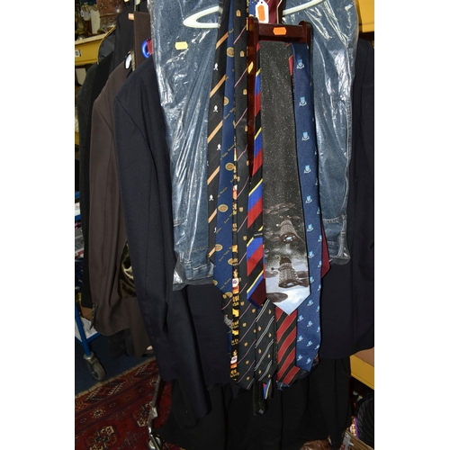 597 - A GROUP OF GENTLEMEN'S CLOTHING AND ACCESSORIES, to include a university graduate gown navy blue bla... 