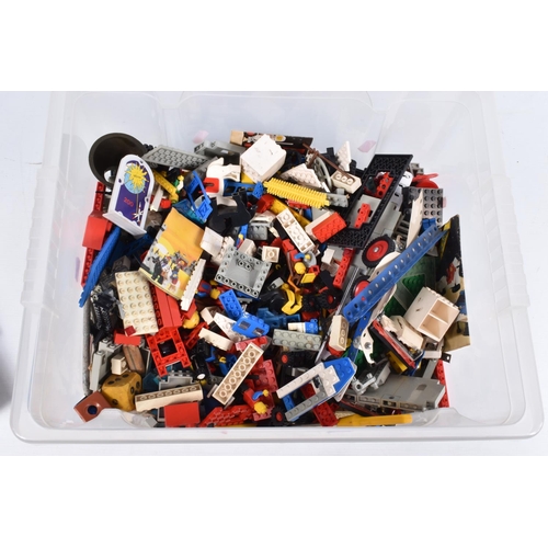 56 - A QUANTITY OF ASSORTED LOOSE MODERN LEGO, to include boxed LED Key Light, assorted Mini-figures quan... 