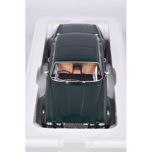 148 - A BOXED GT SPIRIT JAGUAR XJ12 BIG CAT 1:18 SCALE MODEL DIECAST VEHCILE, numbered GT135, appear new i... 