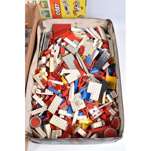 172 - A QUANTITY OF UNBOXED AND ASSORTED MAINLY 1960'S AND 1970'S LEGO, assorted pieces, all in playworn c... 