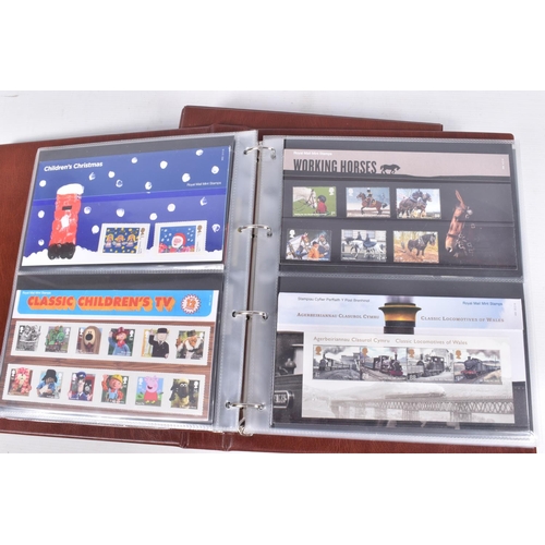 371 - LARGE COLLECTION OF MODERN GB STAMPS AND FDCS, we note largely comprehensive range of Presentation p... 