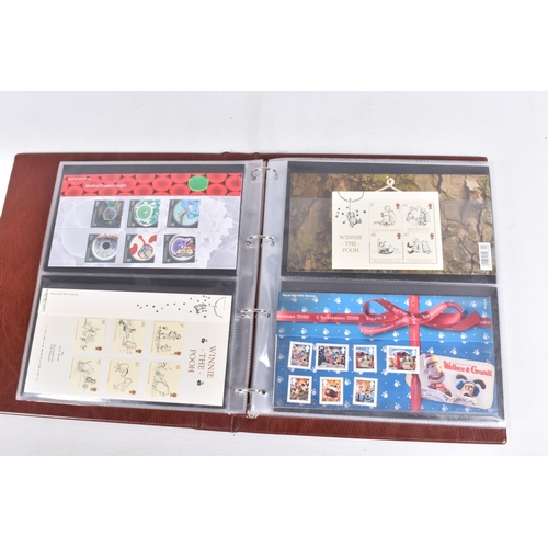 371 - LARGE COLLECTION OF MODERN GB STAMPS AND FDCS, we note largely comprehensive range of Presentation p... 