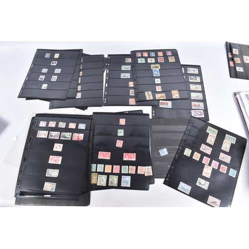 371 - LARGE COLLECTION OF MODERN GB STAMPS AND FDCS, we note largely comprehensive range of Presentation p... 