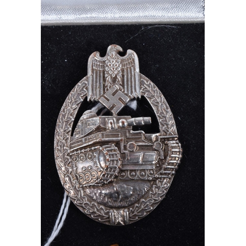 423 - A SILVER GERMAN PANZER TANK ASSAULT BADGE, this is solid backed but with no makers marks, it is in g... 