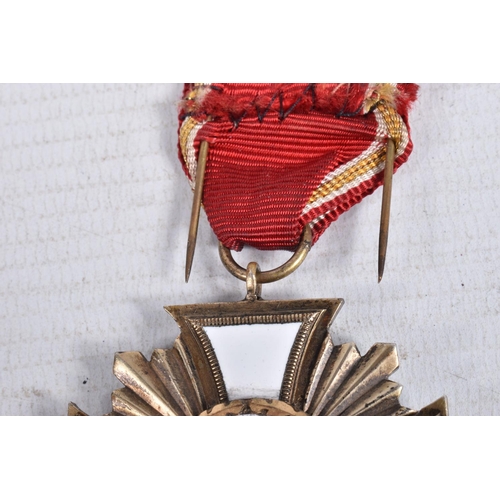 424 - A GERMAN THIRD REICH NSDAP 25 YEAR SERVICE MEDAL, this award is a Dienstauszeichnung der NSDAP 25 Ja... 