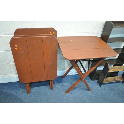 1239 - A GEORGIAN MAHOGANY CIRCULAR TILT TOP TRIPOD TABLE, diameter 62cm x height 75cm, a 20th century oak ... 