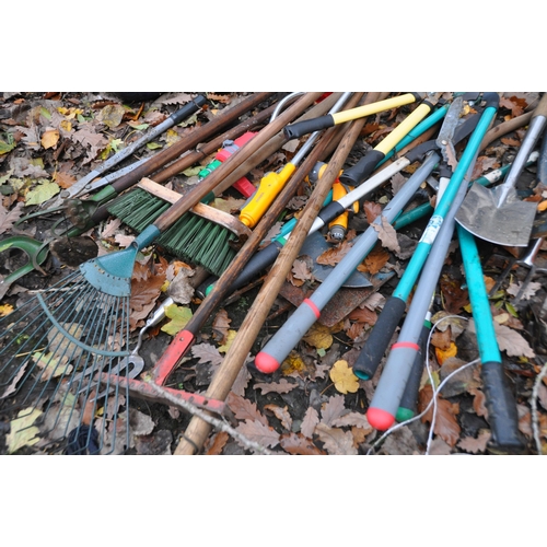 1009 - A LARGE BUNDLE OF NEARLY NEW HAND GARDEN TOOLS, to include shears, loppers, rakes, shovels, forks, h... 