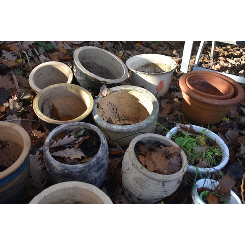 1016 - A LARGE SELECTION OF SMALL GARDEN PLANT POTS, of various sizes (18)