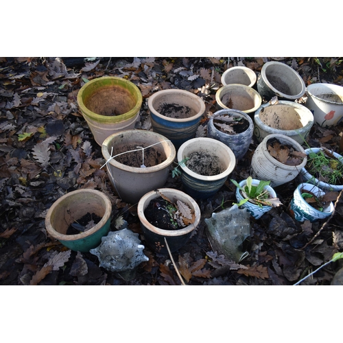 1016 - A LARGE SELECTION OF SMALL GARDEN PLANT POTS, of various sizes (18)