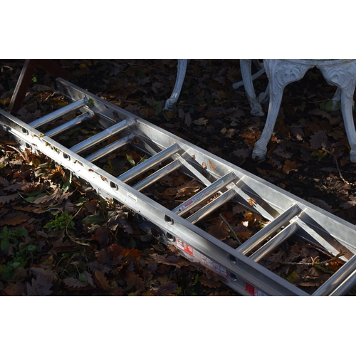 1031 - AN ABRU ALUMINIUM DOUBLE EXTENSION LADDER, extended length 5m x closed length 2.86m