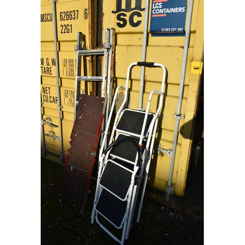 1041 - AN ALUMINIUM PRODECK EXTENSION LADDER, playform, and two step ladders (4)