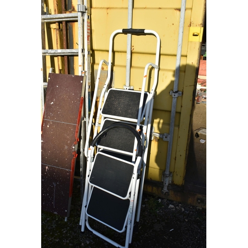 1041 - AN ALUMINIUM PRODECK EXTENSION LADDER, playform, and two step ladders (4)