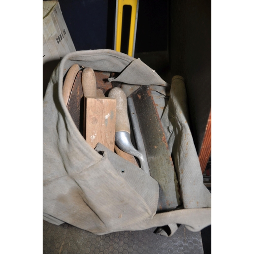 1112 - FOUR BOXES AND A HAVERSACK CONTAINING BUILDERS AND DECORATING TOOLS including brick and chipping ham... 