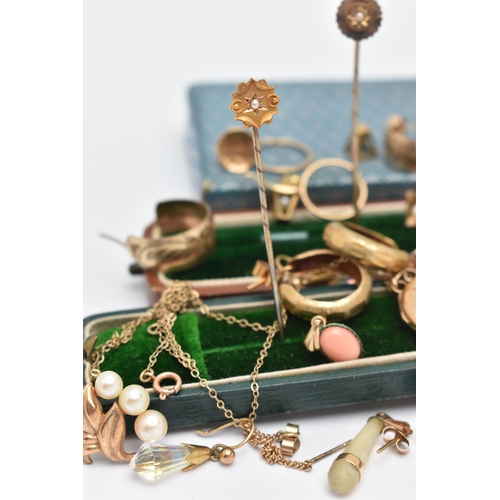 58 - AN ASSORTMENT OF YELLOW METAL JEWELLERY, to include two cased stick pins, fitted with base metal pin... 